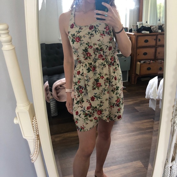 Adorable Floral Shift Dress - Picture 1 of 5